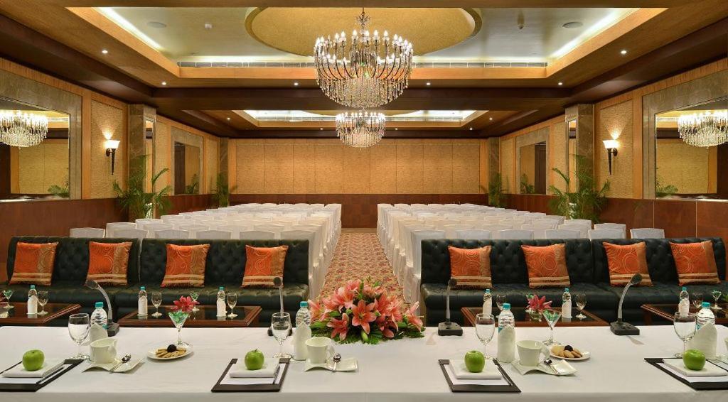 Savoy Suites Manesar Gurgaon Exterior foto